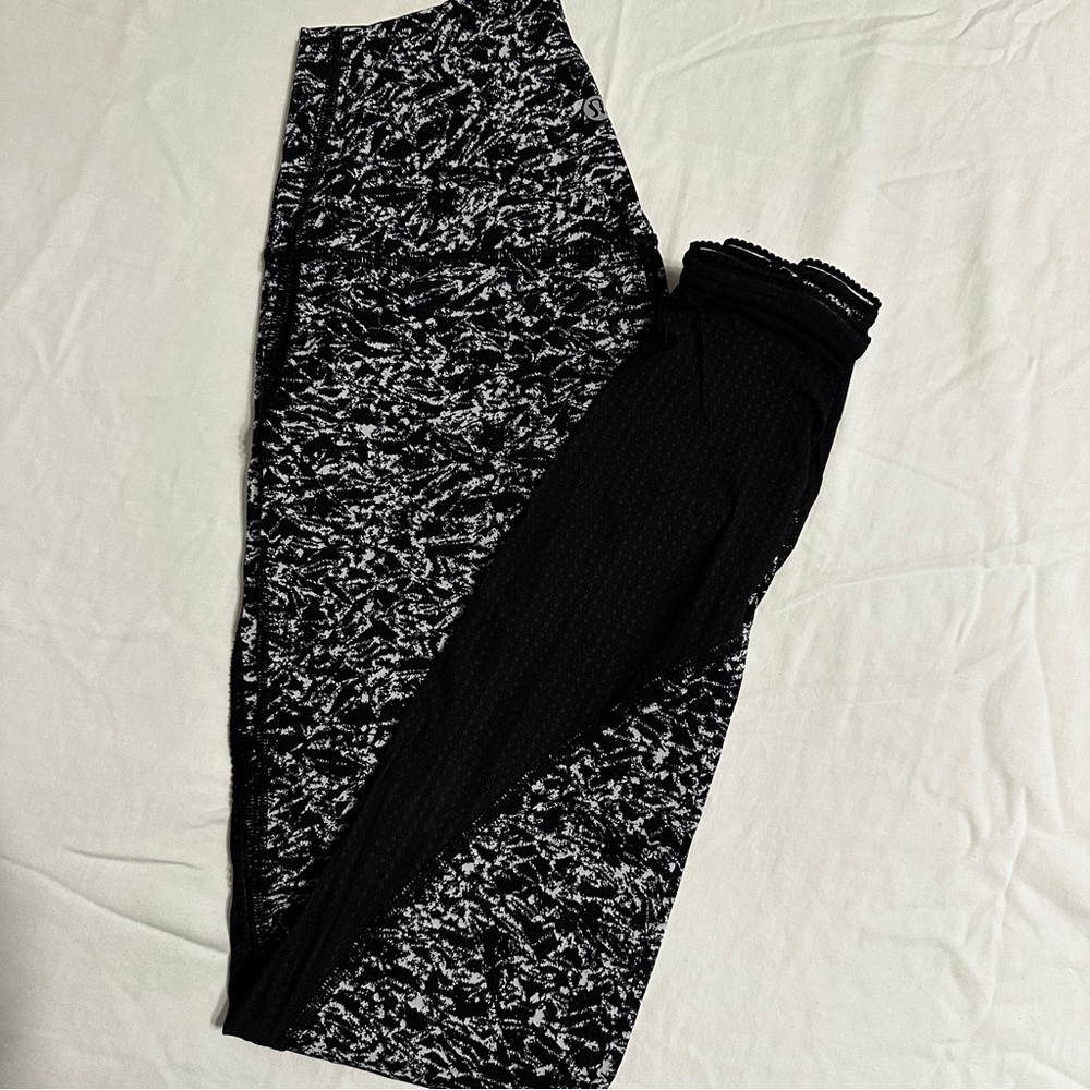 Lululemon high-rise patterned leggings with mesh